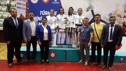 Judo Akademisi meyvelerini veriyor