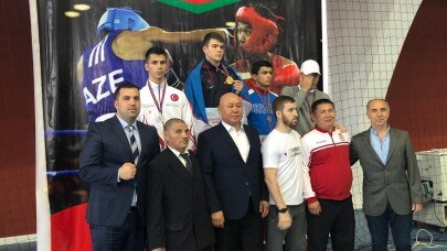 Kağıtsporlu boksör Azerbaycan’dan gümüş madalya ile döndü