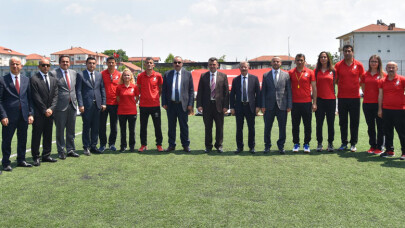 19 Mayıs, Karasu’da Coşkulu Törenlerle Kutlandı