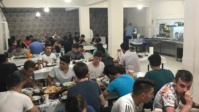 Kaymakam Öner, iftarda öğrencilerle bir araya geldi