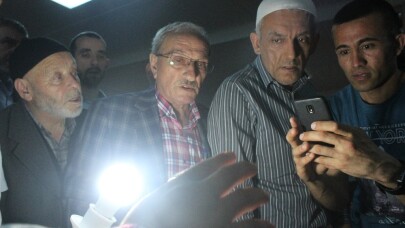 Kocaeli’de vatandaşlar ‘Sakal-ı Şerif’i görebilmek için sıraya girdi