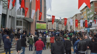 Kocaelispor maçının heyecanı İzmit’te yaşandı