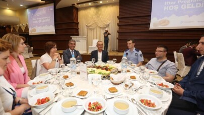 Küçükçekmece Belediyesi personelleri iftarda buluştu