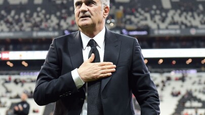 Maç sonunda Şenol Güneş’e ve futbolculara destek