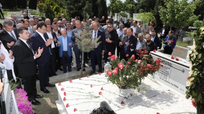 Mevlüt Aslanoğlu kabri başında anıldı
