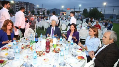 Nilüfer ailesi iftarda buluştu