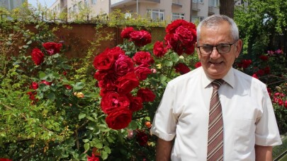 Öğrencilerine doğa sevgisi aşılıyor