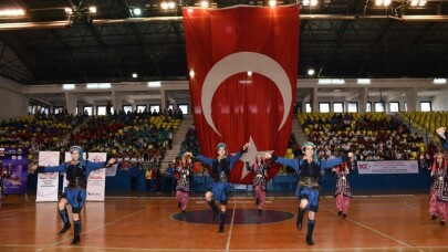 Okullar arası spor festivalinde ödüller sahiplerini buldu