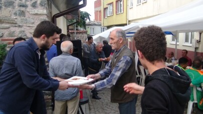 (Özel) Bin 500 kişinin karnı Somuncu Baba iftarında doydu