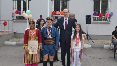 Özel Çocuklardan Farkındalık Günü kutlaması