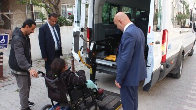 (Özel) Engelli Eslem sahilde doyasıya gezdi