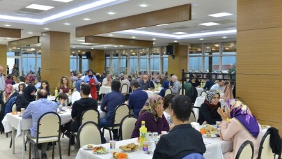 SAÜ personelleri iftarda buluştu