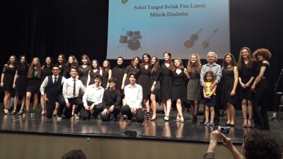 Şehit Turgut Solak Lisesinden müzik dinletisi