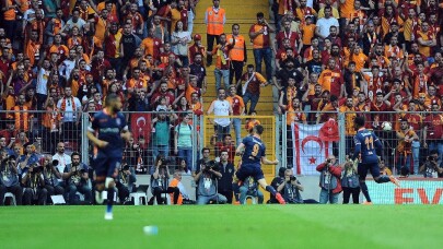 Spor Toto Süper Lig: Galatasaray: 0 - M.Başakşehir: 1 (İlk yarı)