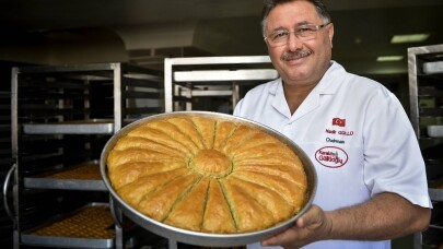 Ünlü Baklavacı Nadir Güllü’den bayramda baklava alacaklara uyarı