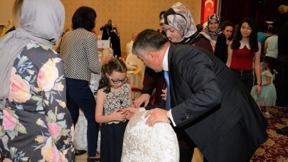 Vali Yazıcı, Sevgi Evleri’nde kalan çocuklarla iftar yaptı