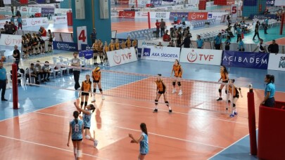 Voleybol Midiler Türkiye Şampiyonası Kocaeli’de başladı