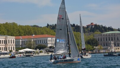 Yelkenler İstanbul Boğazı’nı süsledi