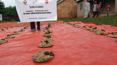 Yemen ve Afrika’da mazlumlara iftar sofraları kuruldu