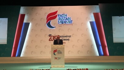 Bakan Ersoy, Fatih Sultan Mehmet Üniversitesi mezuniyet töreninde konuştu