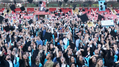 Balıkesir Üniversitesinde Mezuniyet Gururu