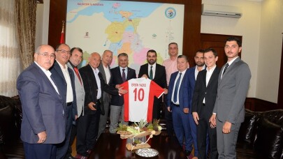 Balıkesirspor yönetimi Vali Yazıcı’yı ziyaret etti