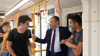 Başkan Aktaş metroya binerek vatandaşları dinledi