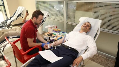 Başkan Çiftçi’den kan bağışı