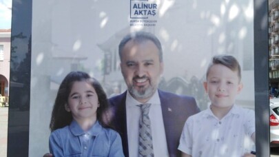 Bayram kutlamasında şeker ikramı