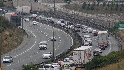 Bayram tatilcilerinin TEM’de oluşturduğu yoğunluk sürüyor