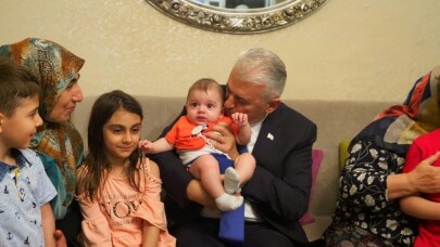 Binali Yıldırım sahurda Laçin ailesinin evine misafir oldu