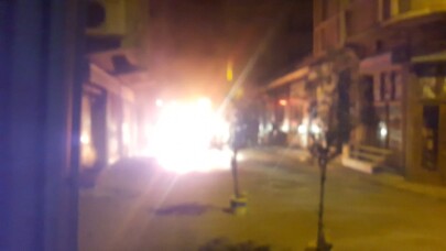 Bursa’da park halindeki araç alev alev yandı
