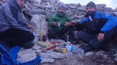 Bursalı dağcılar 2 bin 543 metrede iftar yaptı