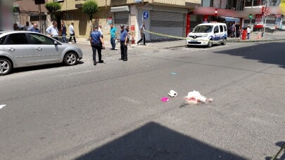 Cadde ortasında karısına kurşun yağdırdı