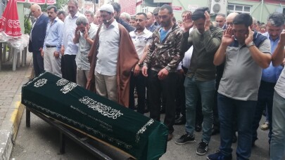 Duvar ile araç arasına sıkışarak can veren 11 yaşındaki engelli çocuk son yolcuğuna uğurlandı