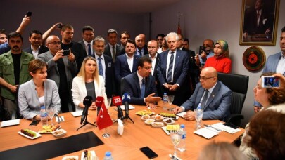 Ekrem İmamoğlu görevi devraldı