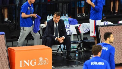 Ergin Ataman maç boyunca yerinden kalkmadı