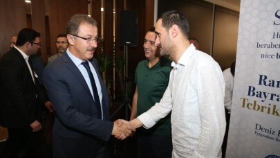 Eyüpsultan Belediye Başkanı Köken, protokol ve vatandaşlarla bayramlaştı
