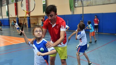 Genç badmintonculara millî destek