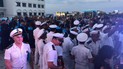 Girne Üniversitesi’nde mezuniyet töreni coşkusu