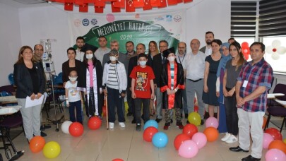 Hastane sınıfı karne sevinci