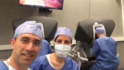 İki Türk doktor, dünya cerrahlarına robotik cerrahi öğretiyor