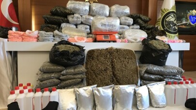 İstanbul’da uyuşturucu operasyonları kamerada