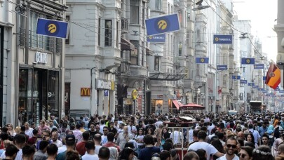 İstiklal Caddesi’nde insan seli