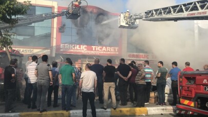 İstoç’ta iş yeri yangını