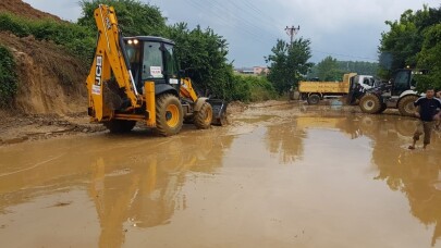 İzmit’te 400 ton balçık çamur toplandı
