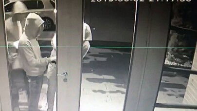 Kadıköy’de hırsızlar önce kameraya sonra polise yakalandı