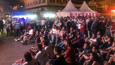 Kadıköy’de tarihi ortak yayın dev ekranlardan izlendi
