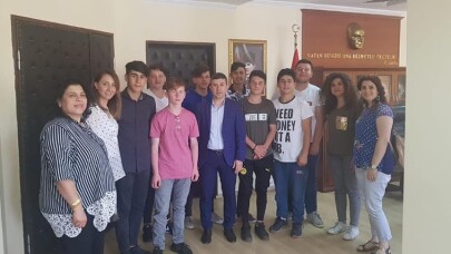Kaymakam Bayar ile Sapanca METEM öğrencileri bir araya geldi