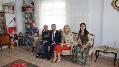 Kaymakam Sırmalı’dan şehit ailelerine bayram ziyareti